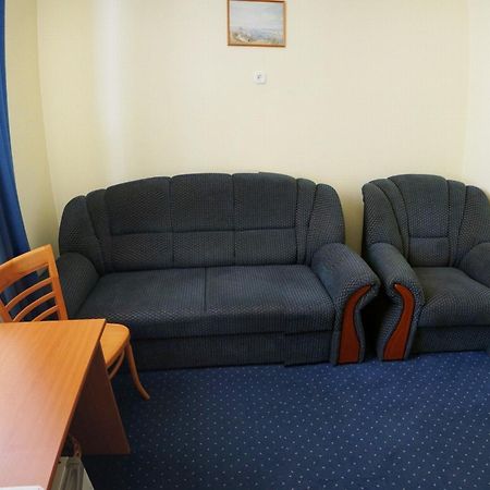 Corvin Hotel Gyor Room photo