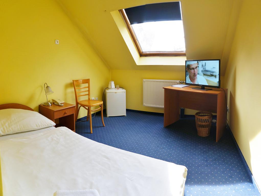 Corvin Hotel Gyor Exterior photo
