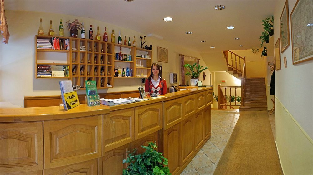 Corvin Hotel Gyor Exterior photo