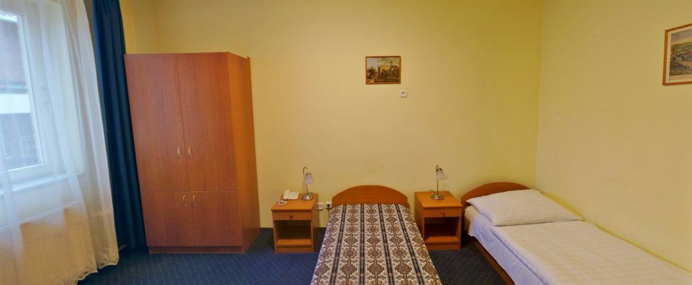 Corvin Hotel Gyor Exterior photo