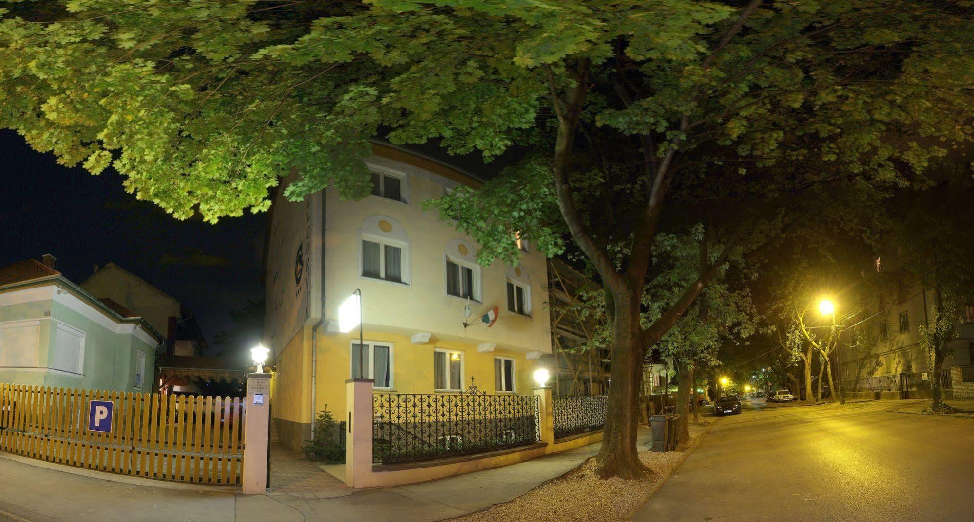 Corvin Hotel Gyor Exterior photo
