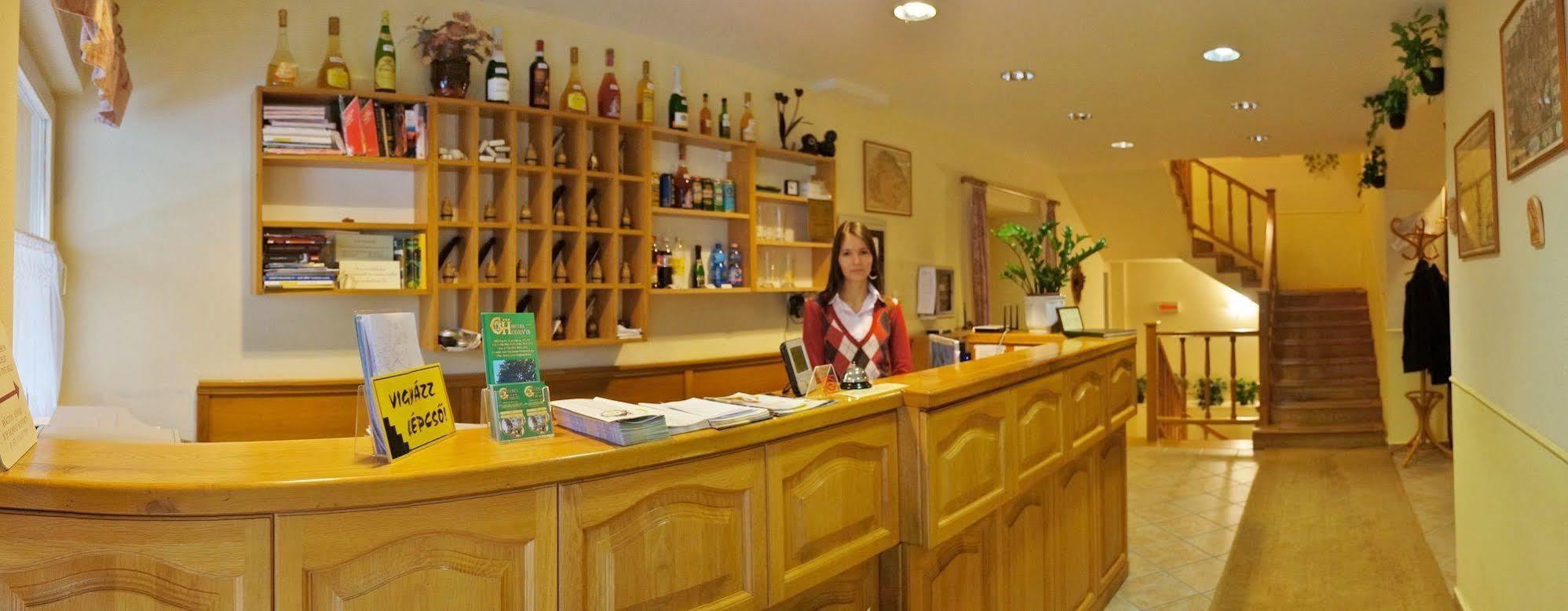 Corvin Hotel Gyor Exterior photo