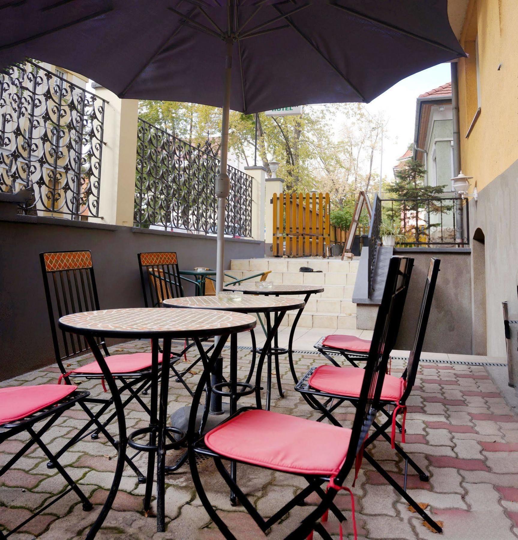 Corvin Hotel Gyor Exterior photo